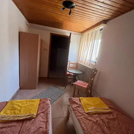 Kristaly Apartmanhaz *