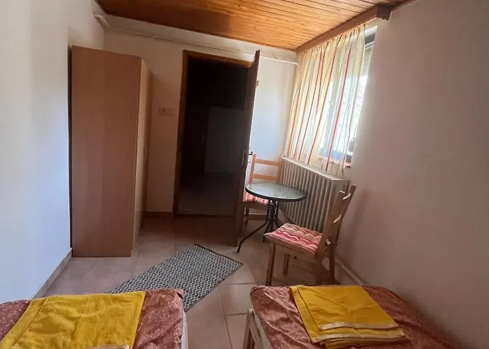 Kristaly Apartmanhaz *