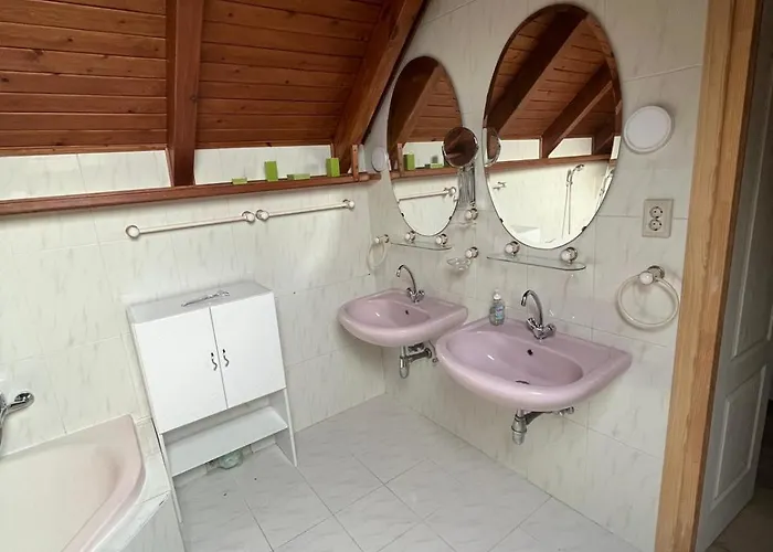 Lägenhet Kristaly Apartmanhaz *