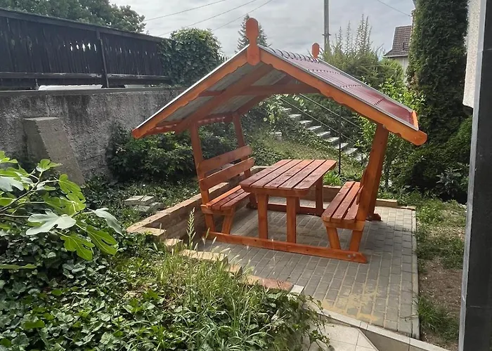 Lägenhet Kristaly Apartmanhaz *