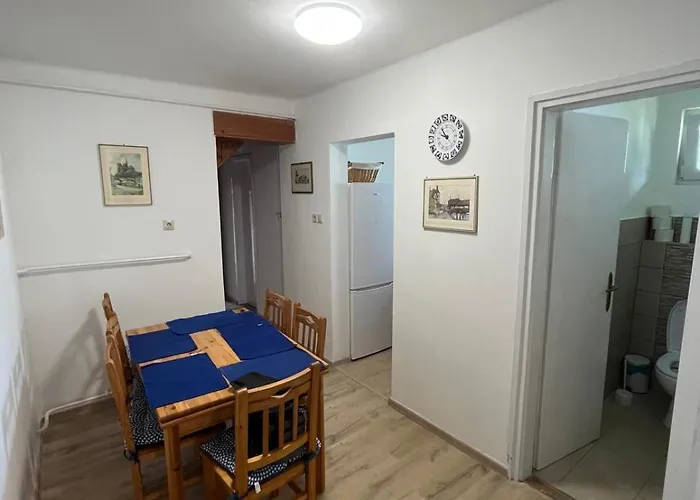 Kristaly Apartmanhaz דירה